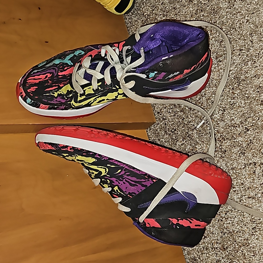 Kevin Durant KD athletic shoes Men's size 11